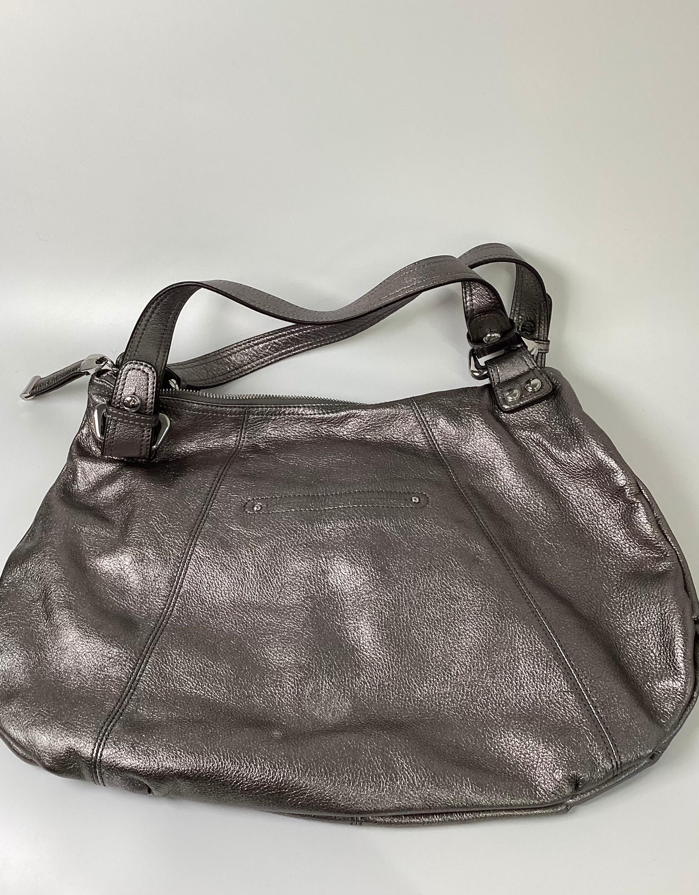 B. Makowsky Crossbody Bag Silver Metallic Tassel | Black leather handbags,  Metallic tassel, White crossbody bag