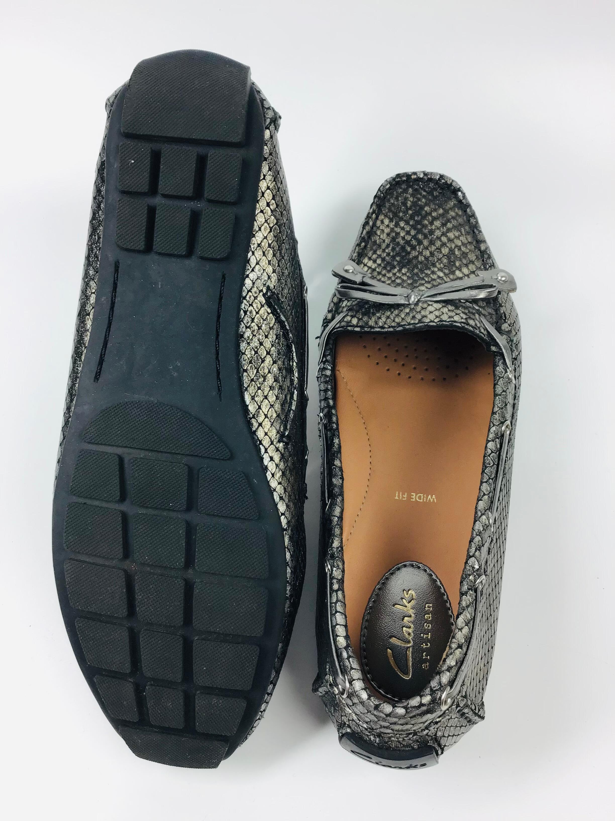 Clarks wide cheap fit flat shoes