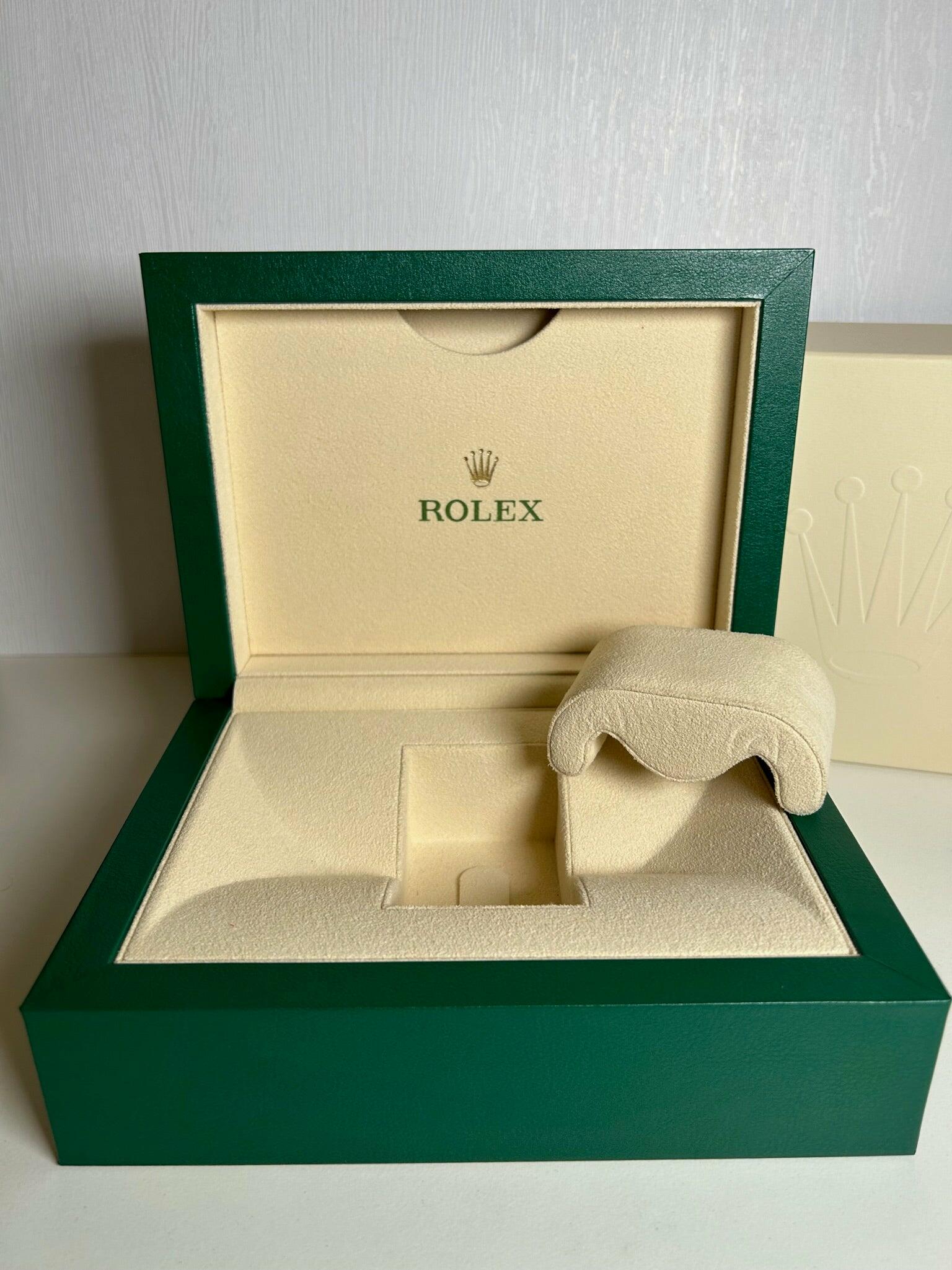 What does a rolex box look like online