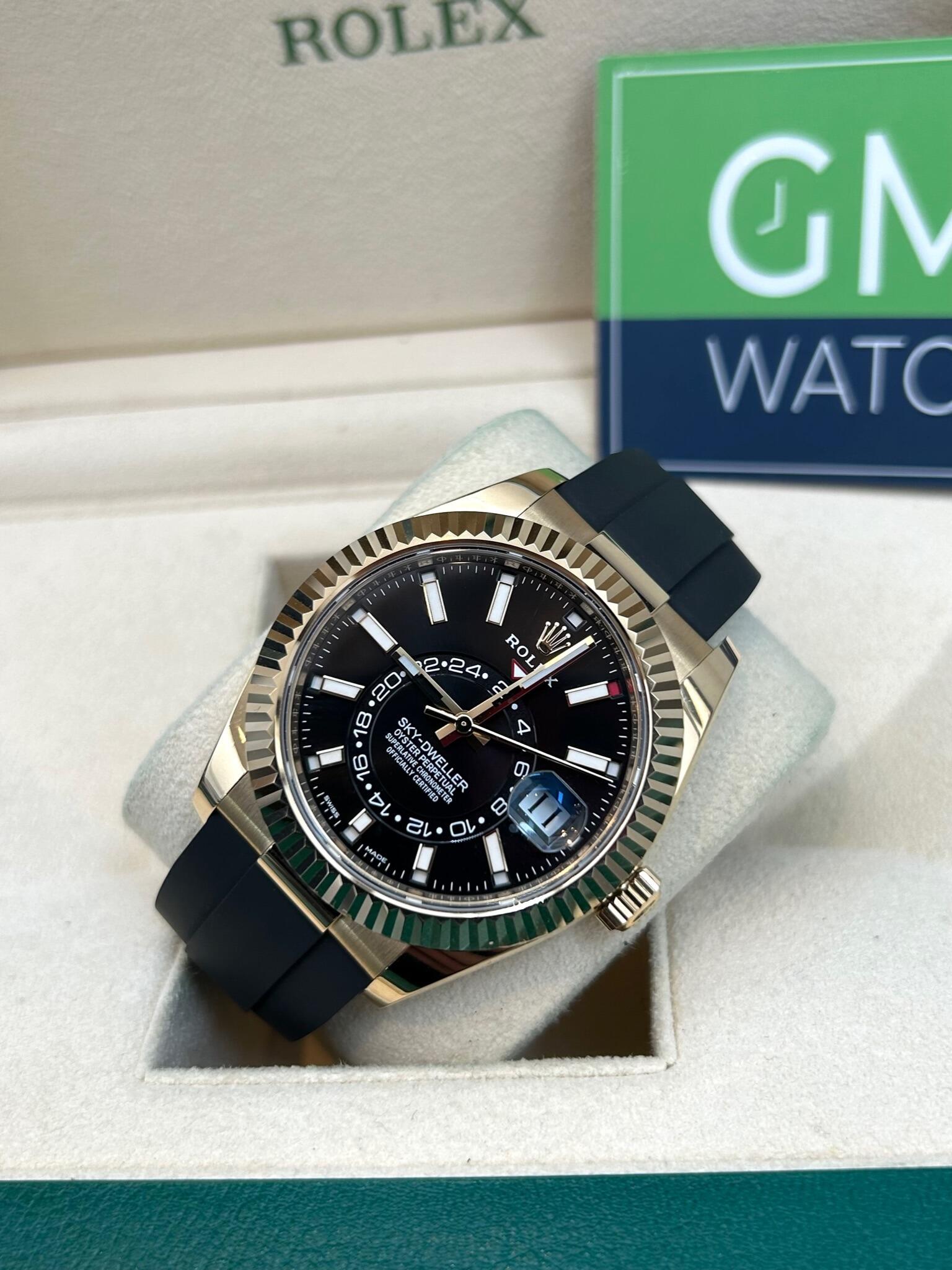 Sky dweller with rubber strap top