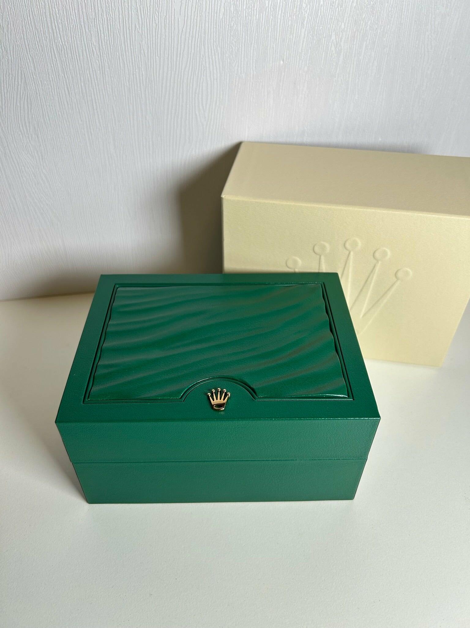 Rolex box with outer box included Medium