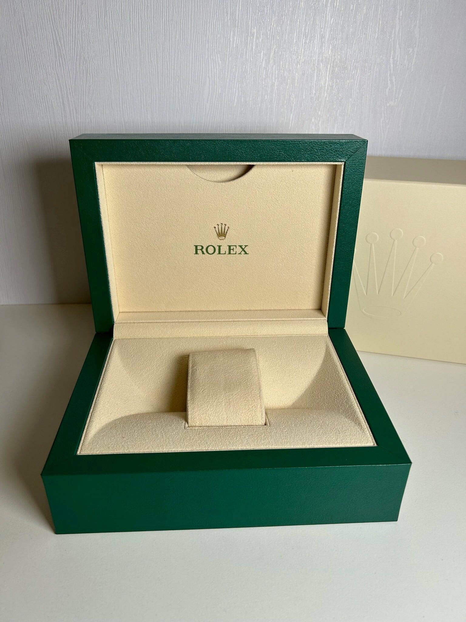 Rolex box with outer box included Large