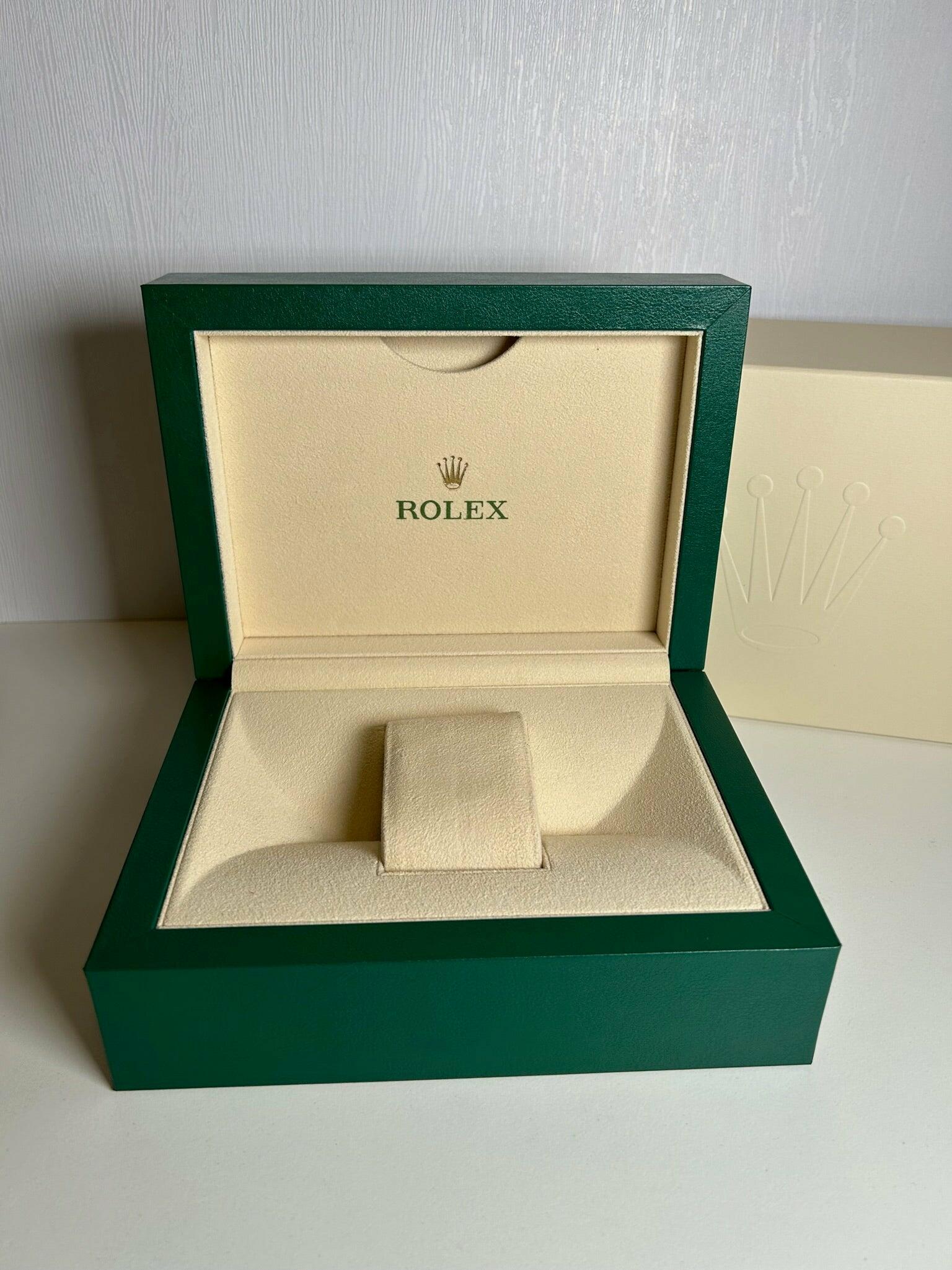 Rolex box with outer box included Medium