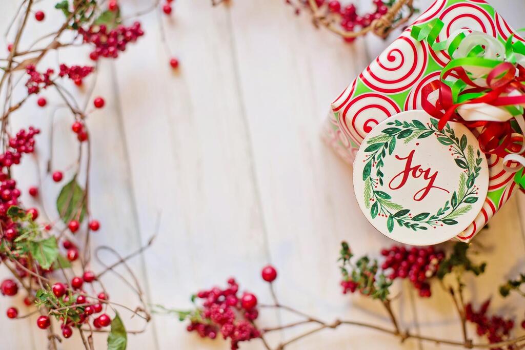Mindful Gift Ideas for the Holidays with Crystals