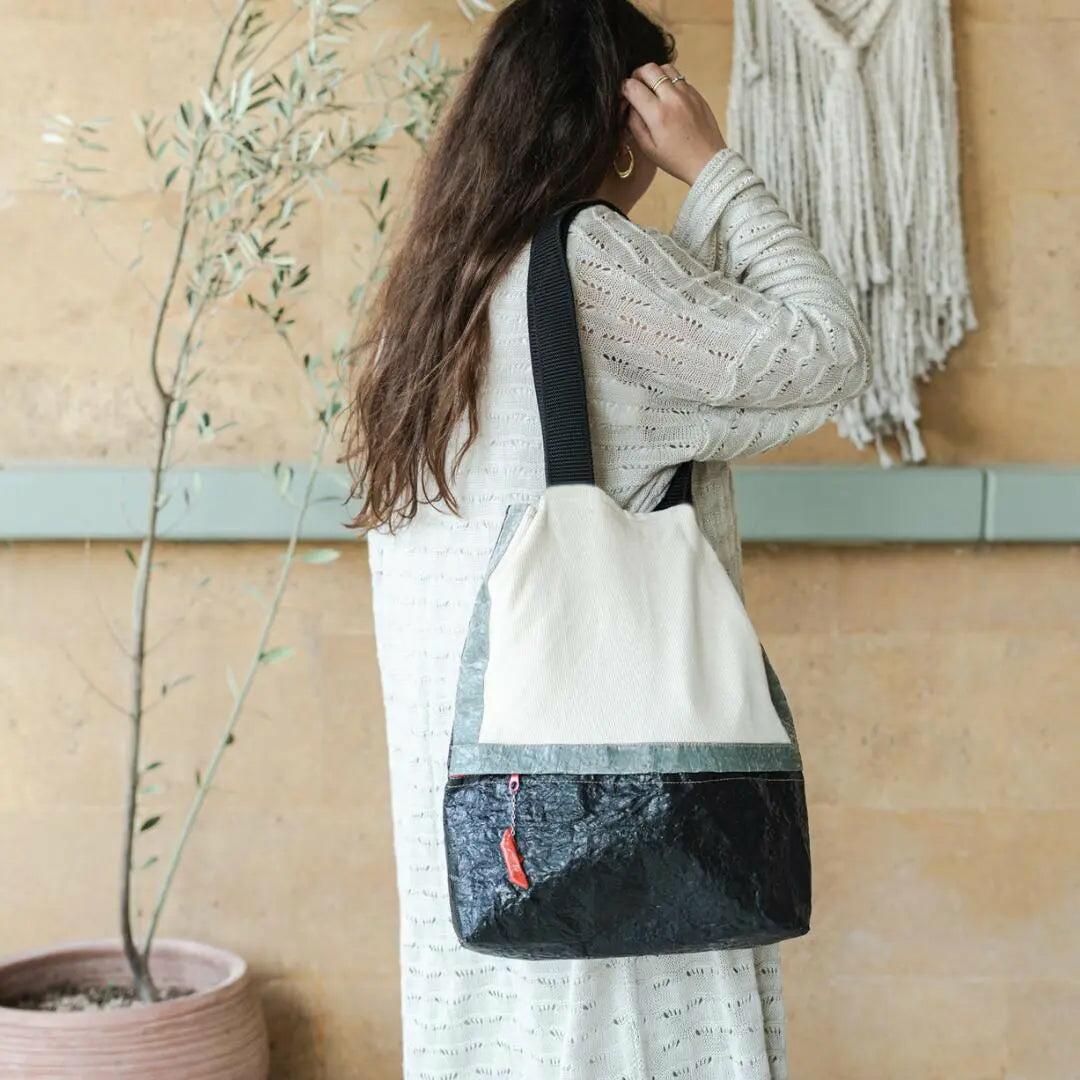 Accessories Very Nile Tote Bag Black and Green