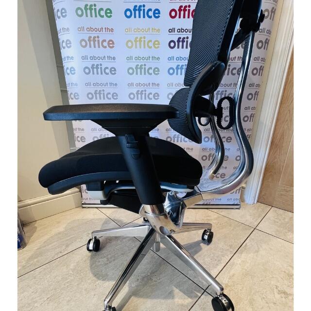 Side profile of Hood i29 ergonomic office chair with executive headrest