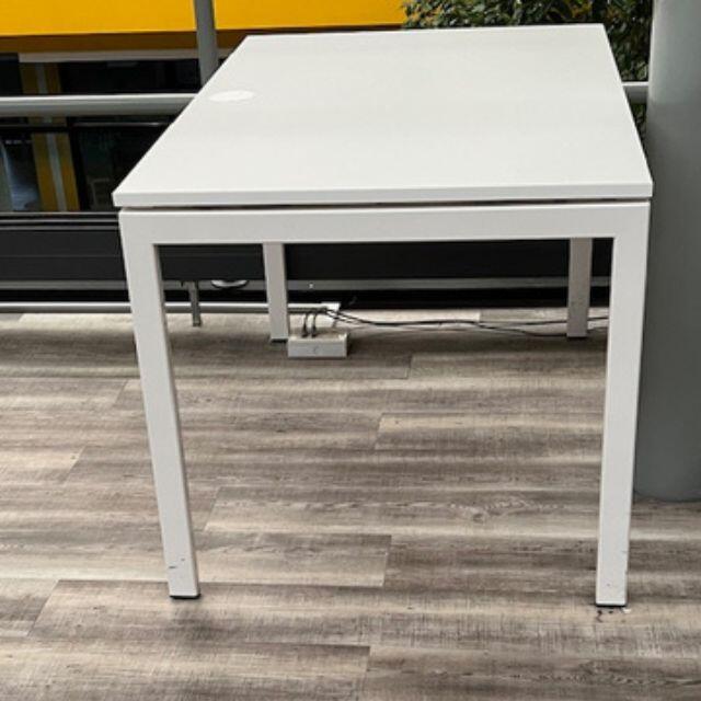 Side profile of refurbished Kinnarps Nexus white office desk showing sturdy commercial frame