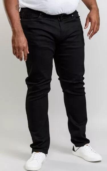 Men’s black tapered jeans with stretch denim and classic design