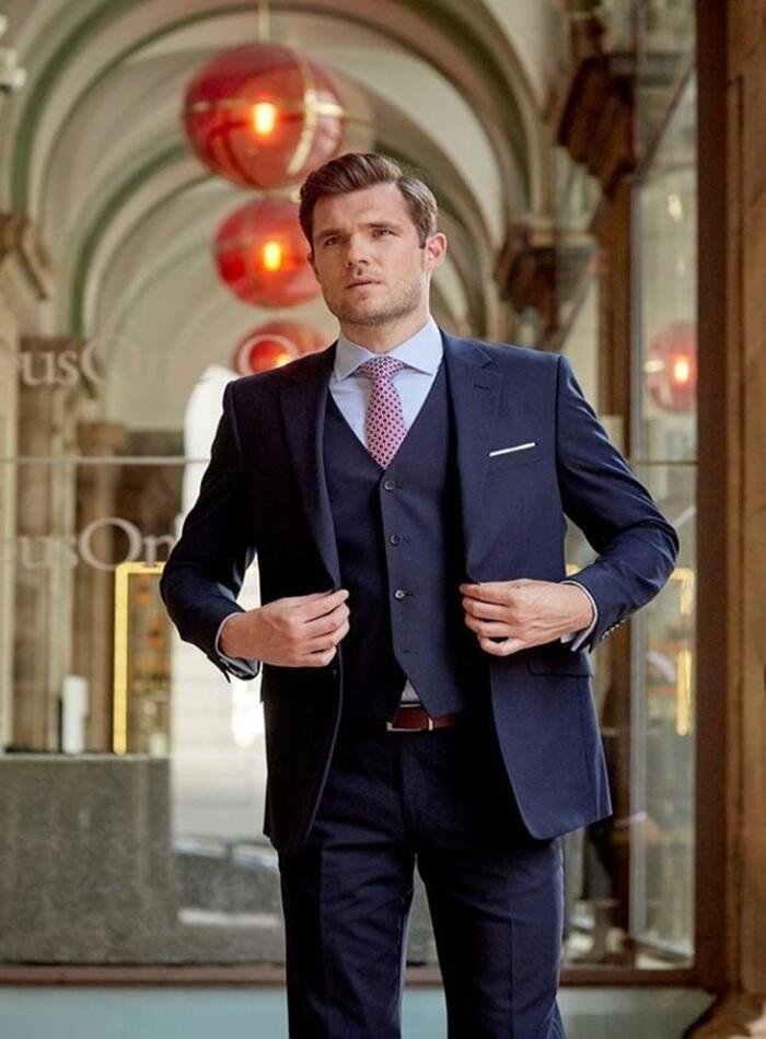 SUITS FOR BIG MEN IN SIZES 48" TO 62" CHEST.  IDEAL FOR WEDDINGS, WORK OR ANY SPECIAL OCCASSION