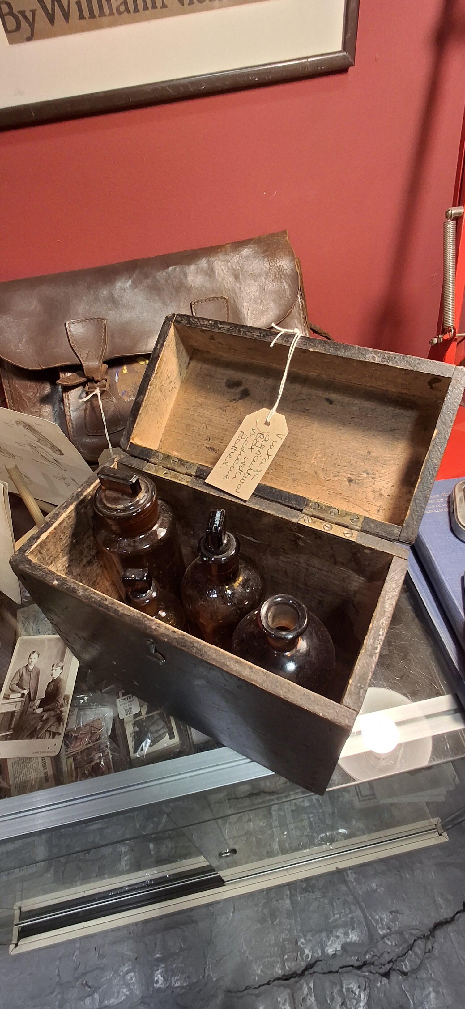 Vetting Box Vintage Agricultural Vet Box with Bottles YEO284