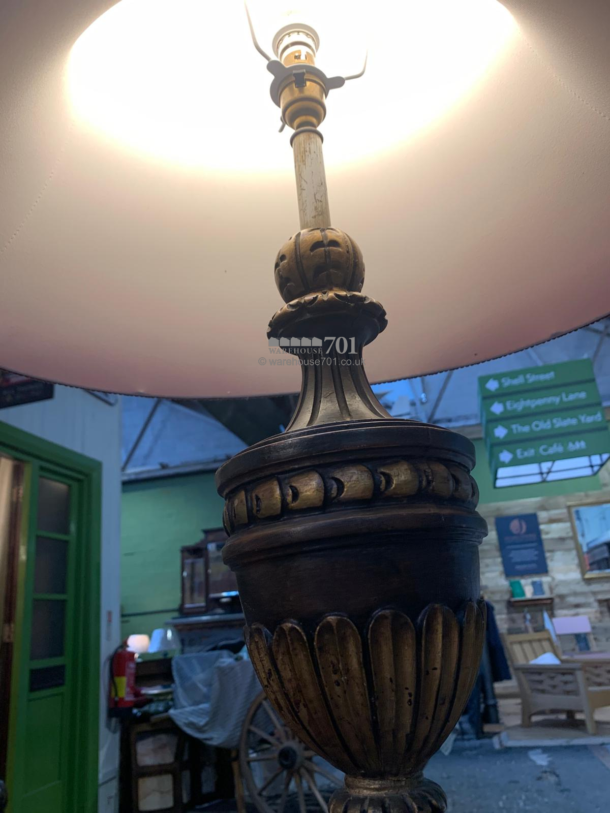 Classic Urn Table Lamp