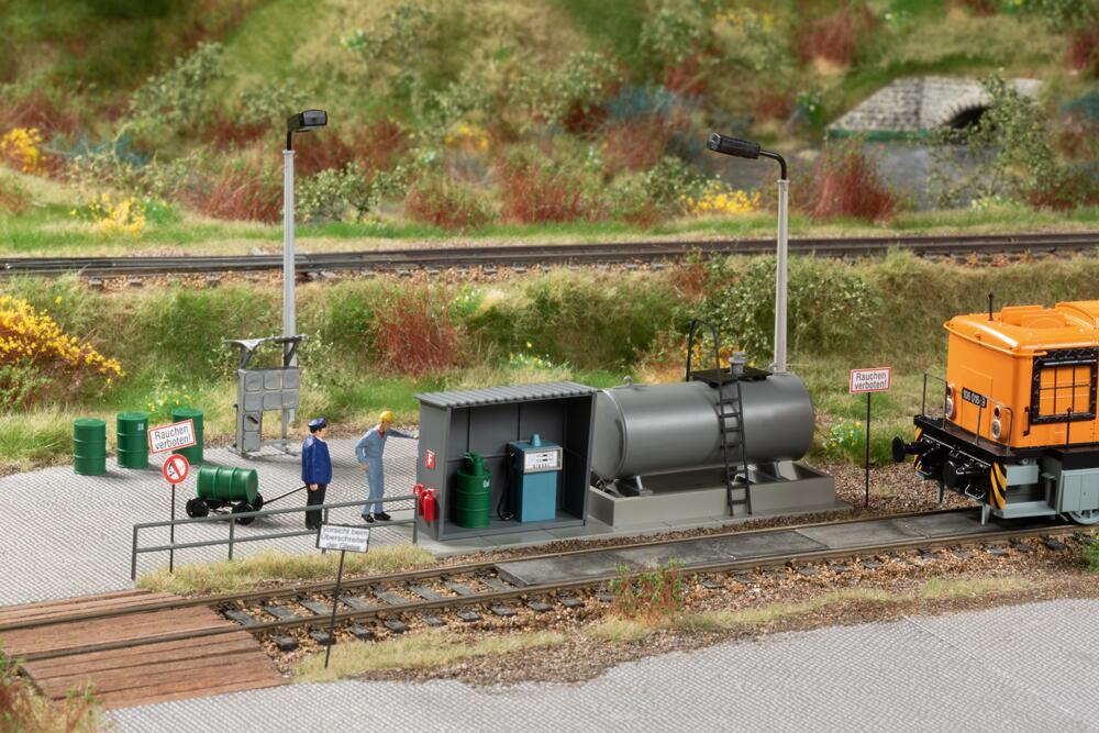 Auhagen 11469 Switcher locomotive fuelling station