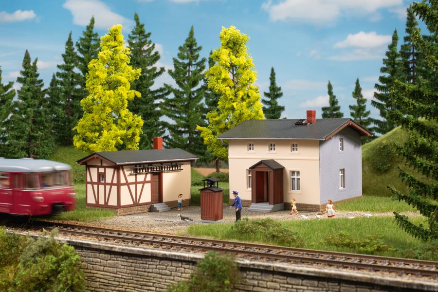 Auhagen 11457 Railway attendant's house with outbuilding