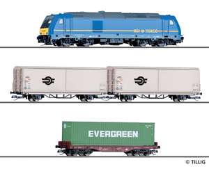 Tillig 01500 Freight train starter set with an oval of track