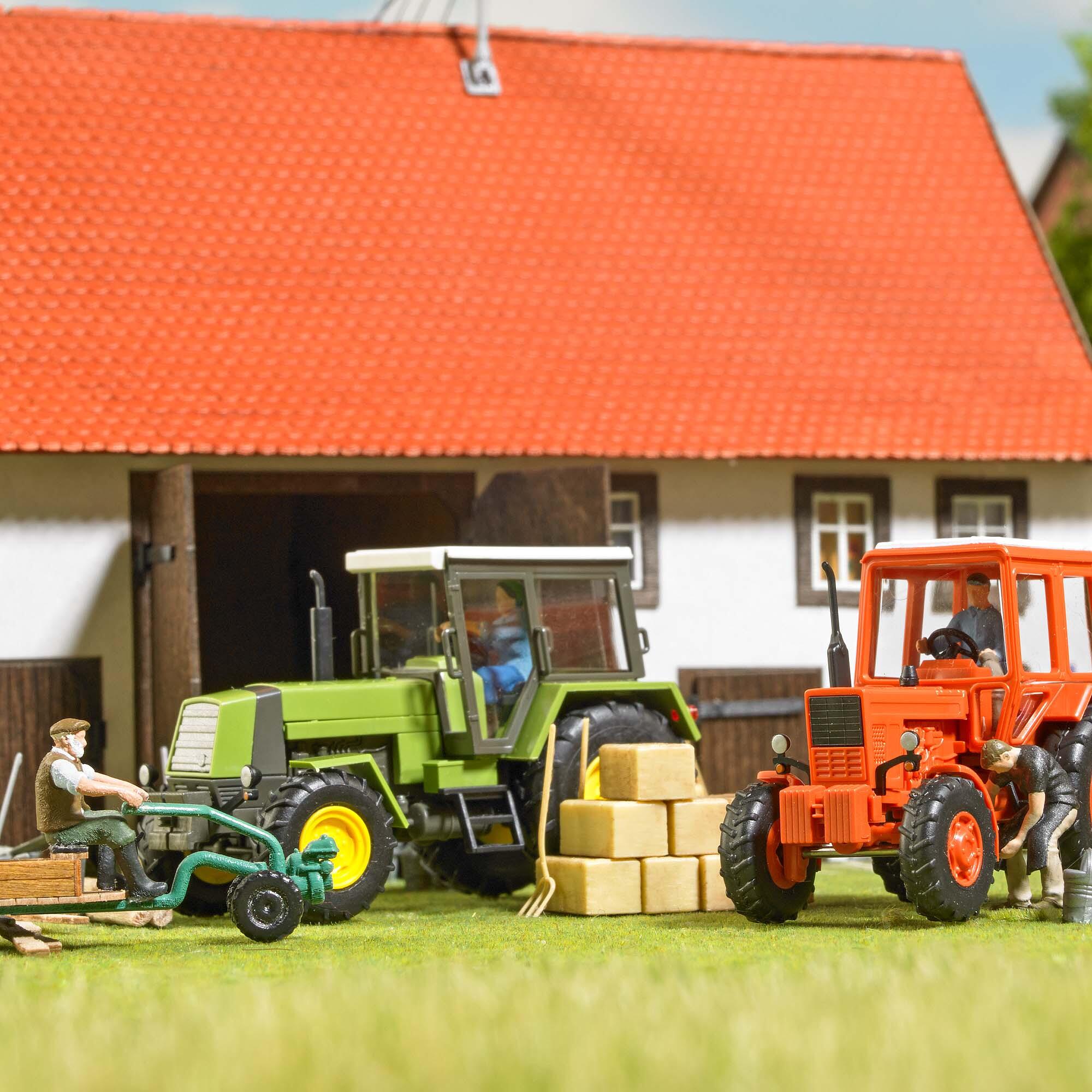 BUSCH 1996 Figure set »Driving tractors«