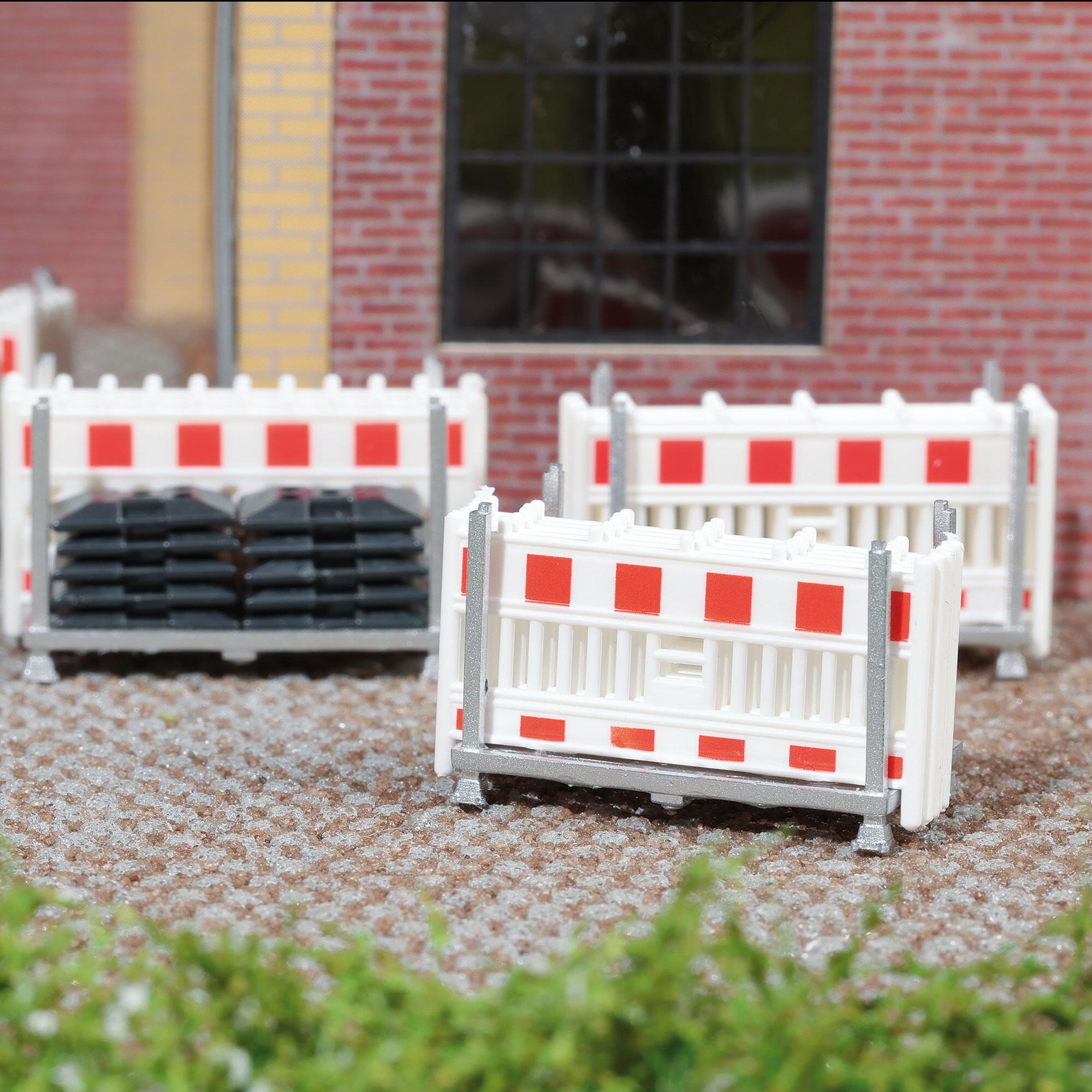 Busch 1866 Transport racks with barricades