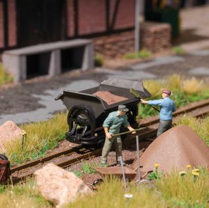 Busch 12455 A-Set: Loaded tipping wagon H0