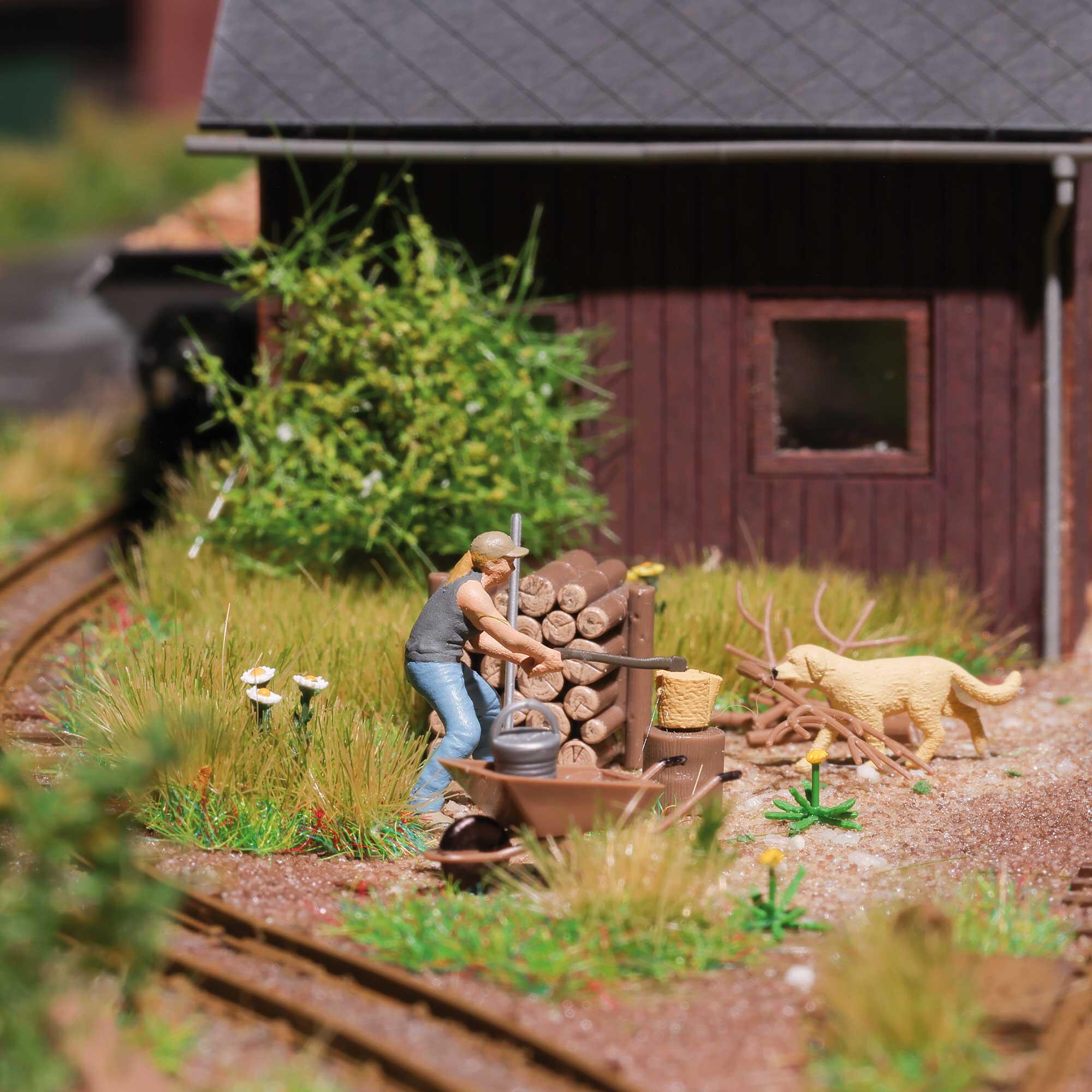 Busch 79884 Action Set: Chopping Wood H0