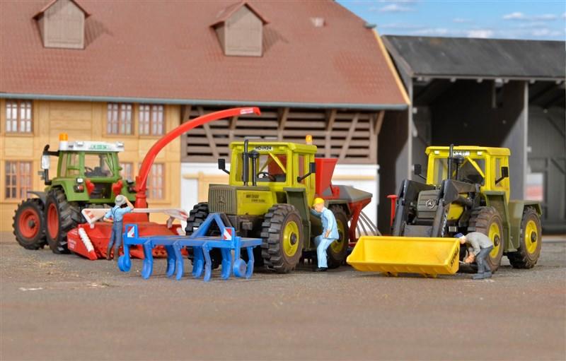 10910 KIBRI H0 Tractor attachments set