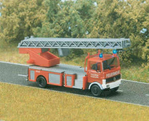 Busch 5608 Fire Engine with Ladder and working lights