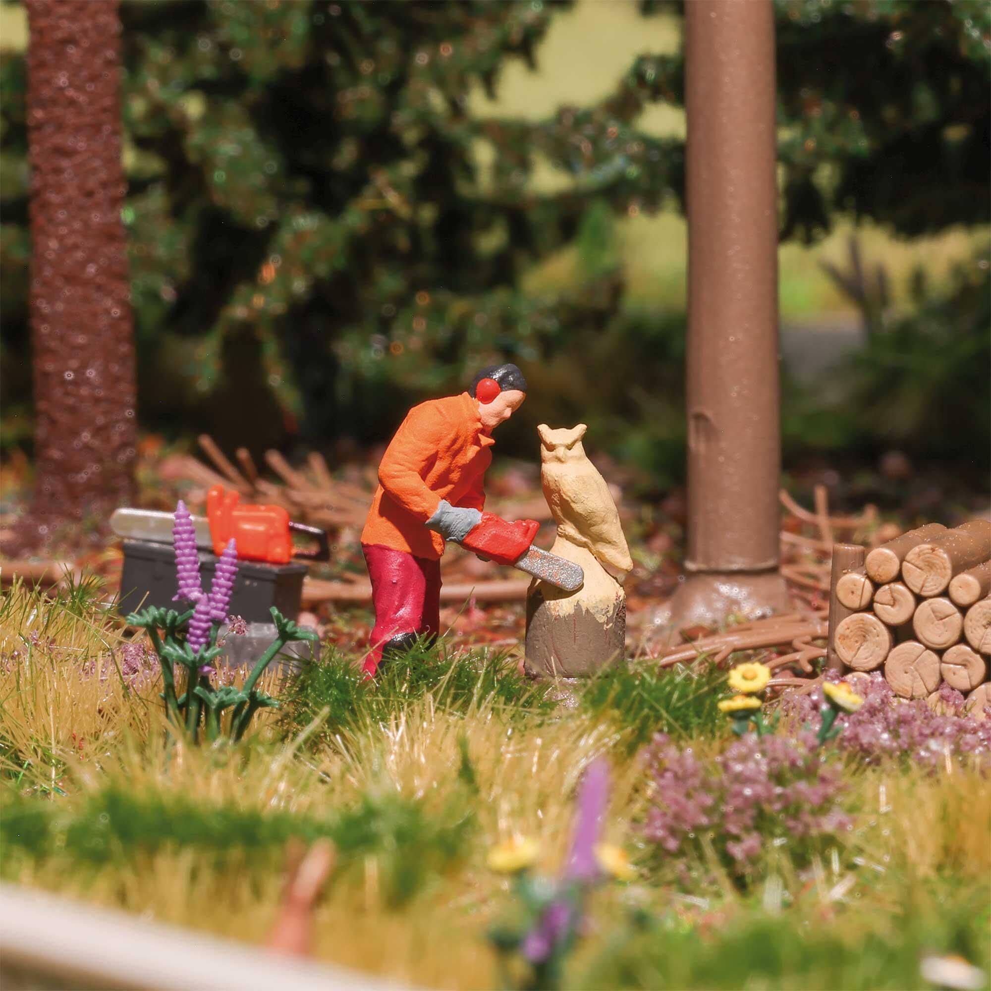 Busch 79885 Action Set: Chainsaw Carving H