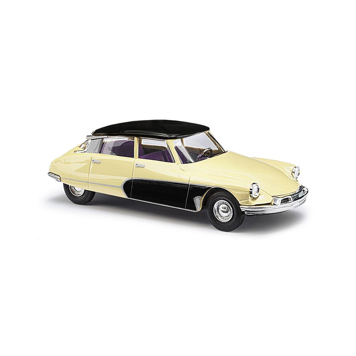 Busch 48016 Citroën DS19, garage find in Marseille