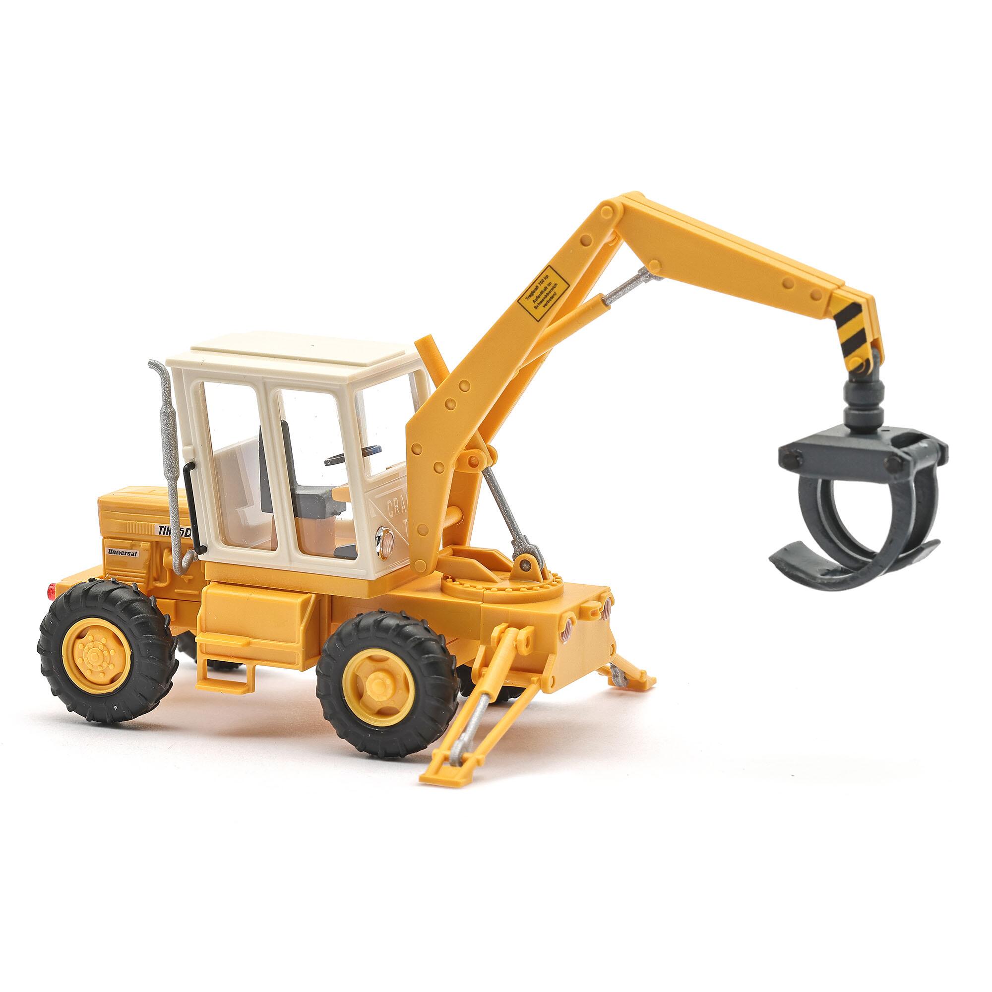 Busch 54407 TIH 445 Tractor with timber grapple