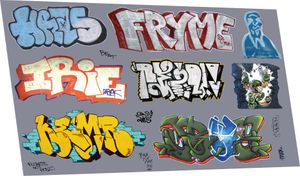 RAILTEC 2mm-8905 Graffiti: artistic E (suits larger wagons)