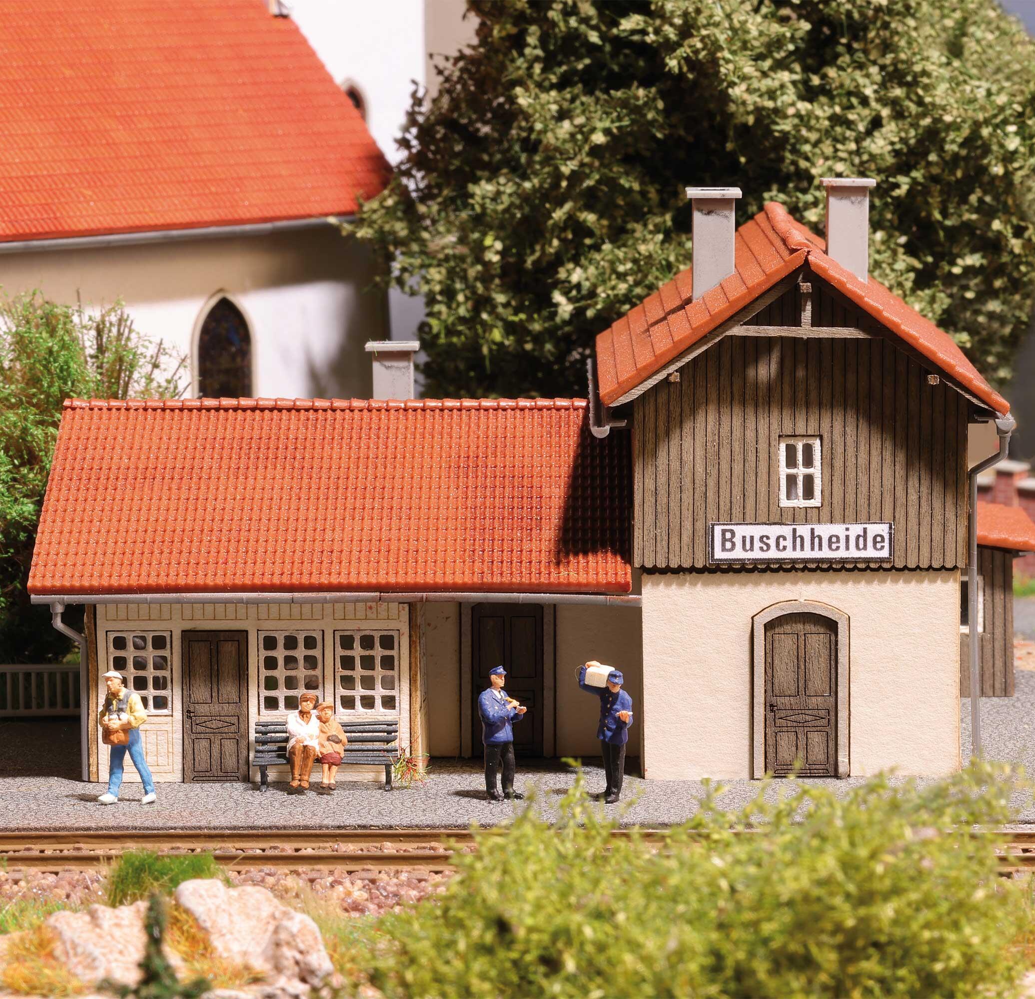Busch 8828 Station TT