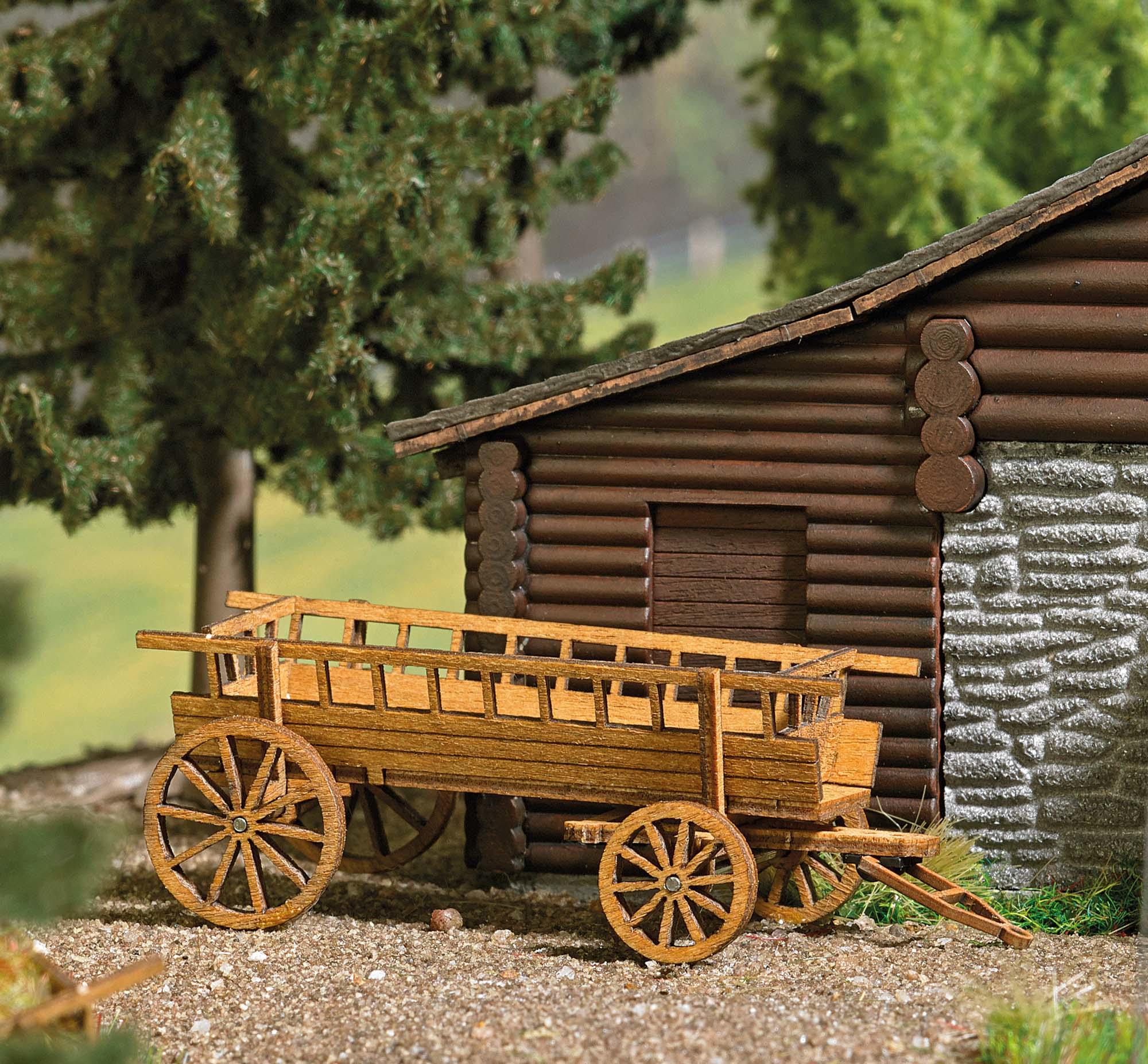 Busch 1385 2 wooden hay wagons