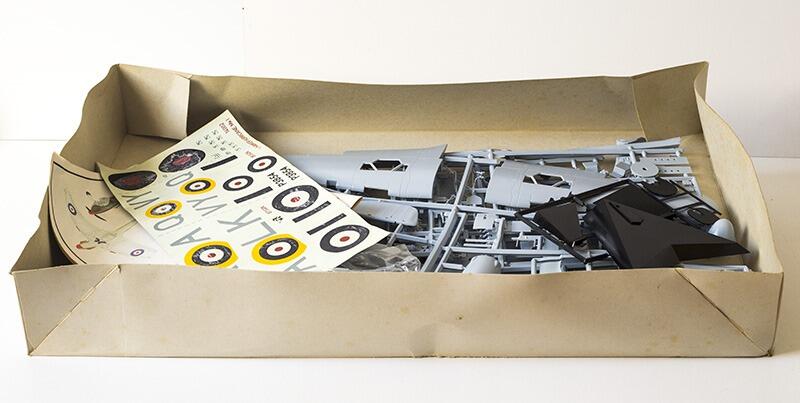 Hawker Hurricane Mk I - WW2 RAF Fighter - Airfix kit 1:24 14002