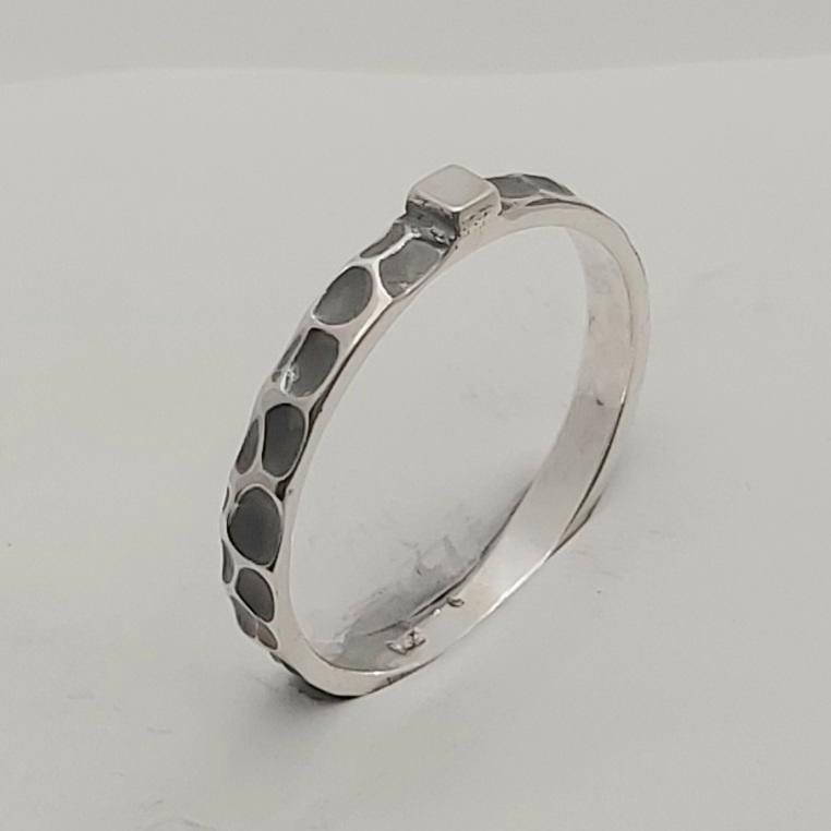 Scale thin band ring