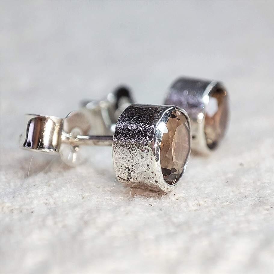 Quartz studs hotsell