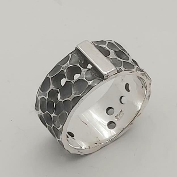 Scale wide band ring