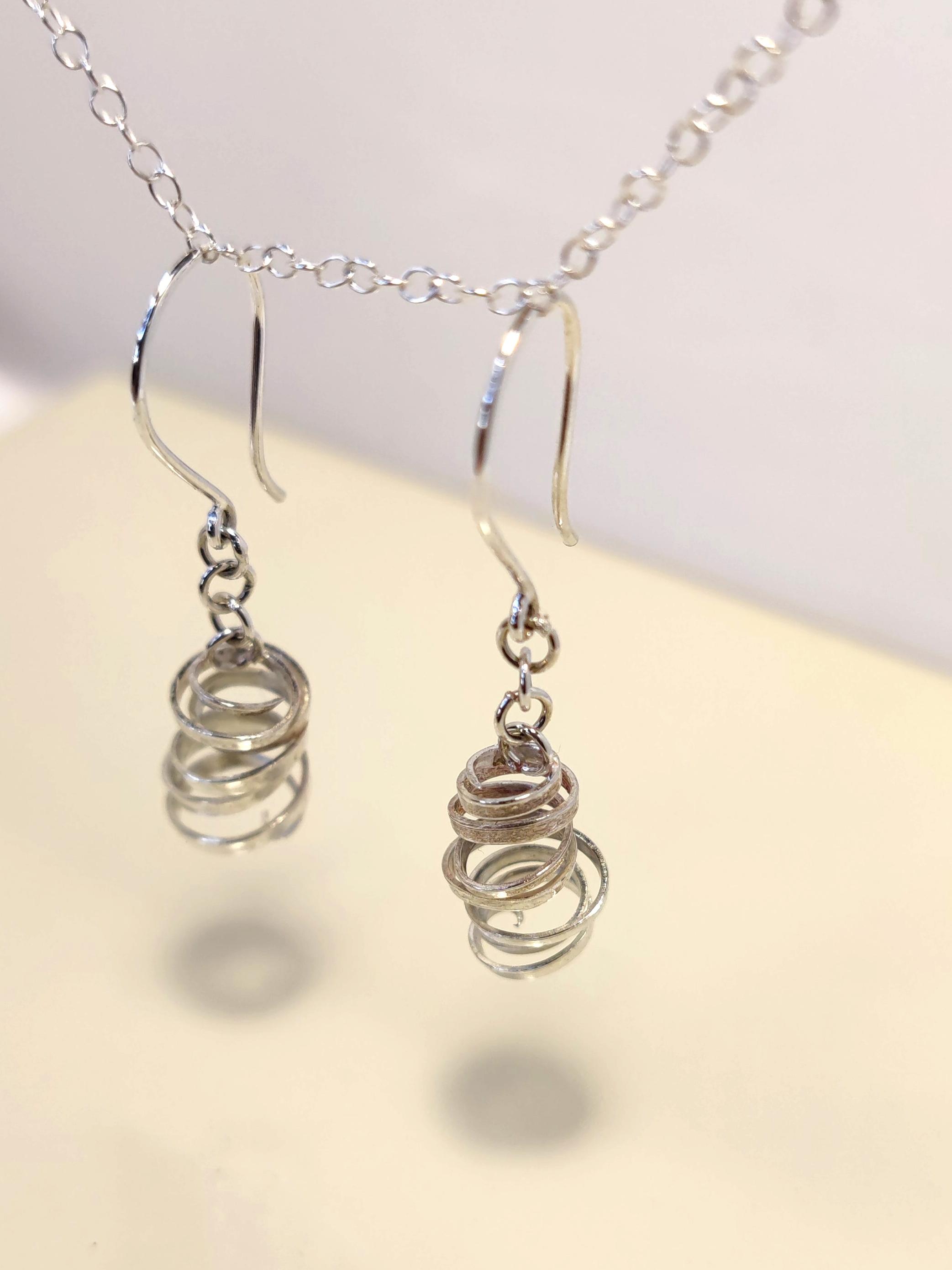 Roll Ribbon Earrings (925 Silver) main image 1