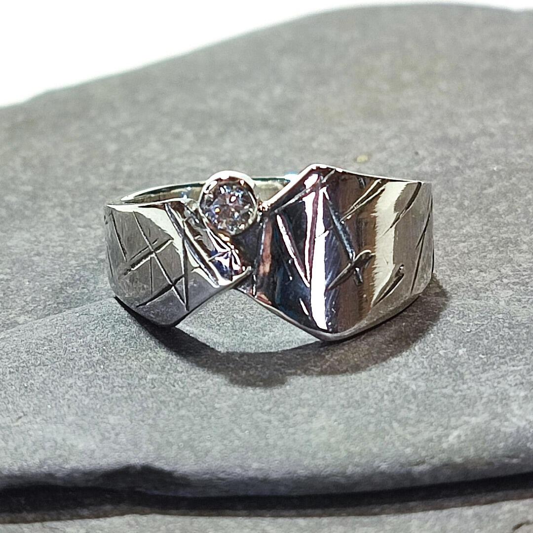 Sterling silver Textured Standing Stone Ring with Cubic Zirconia