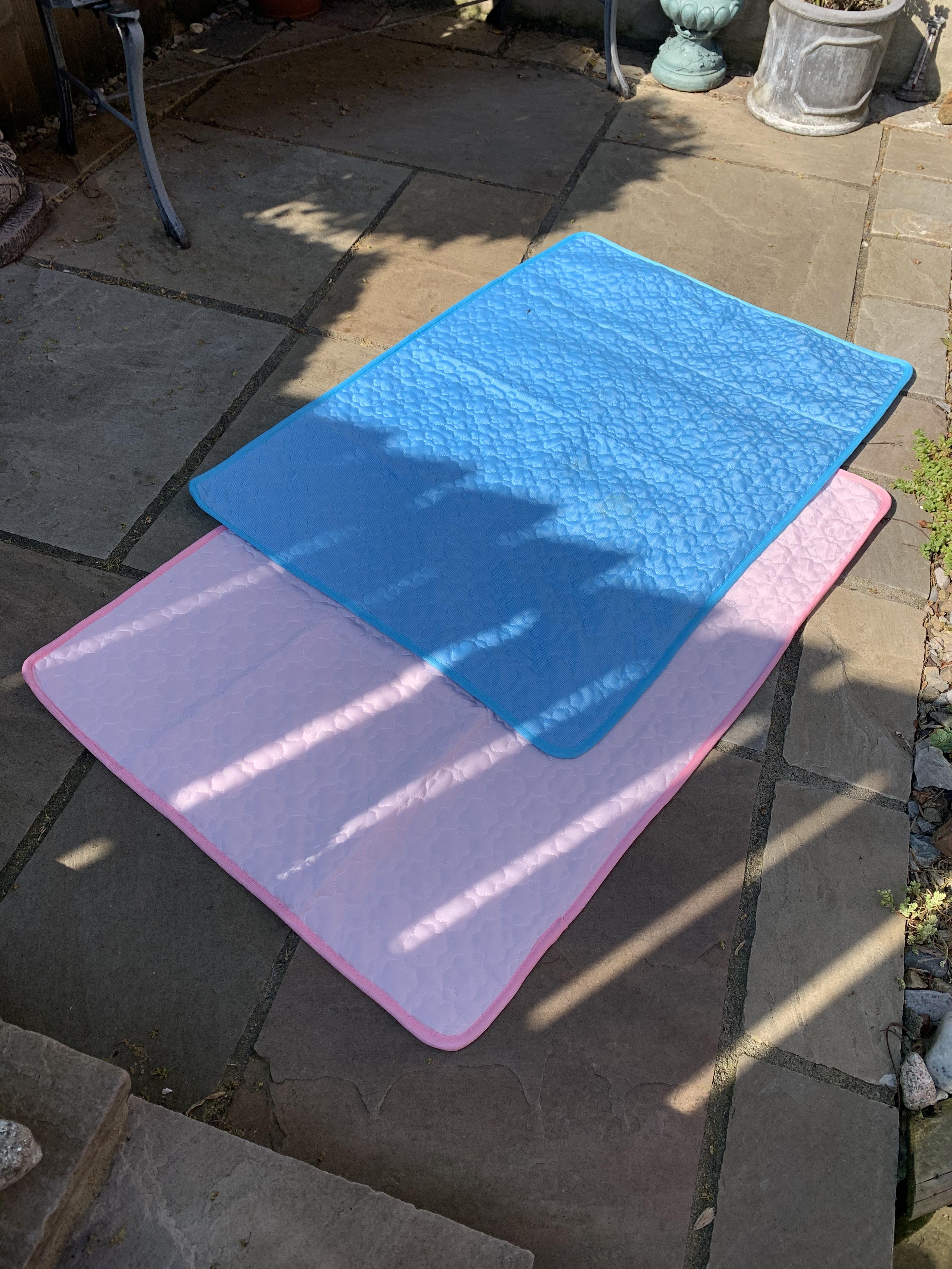Blue and pink cooling mats