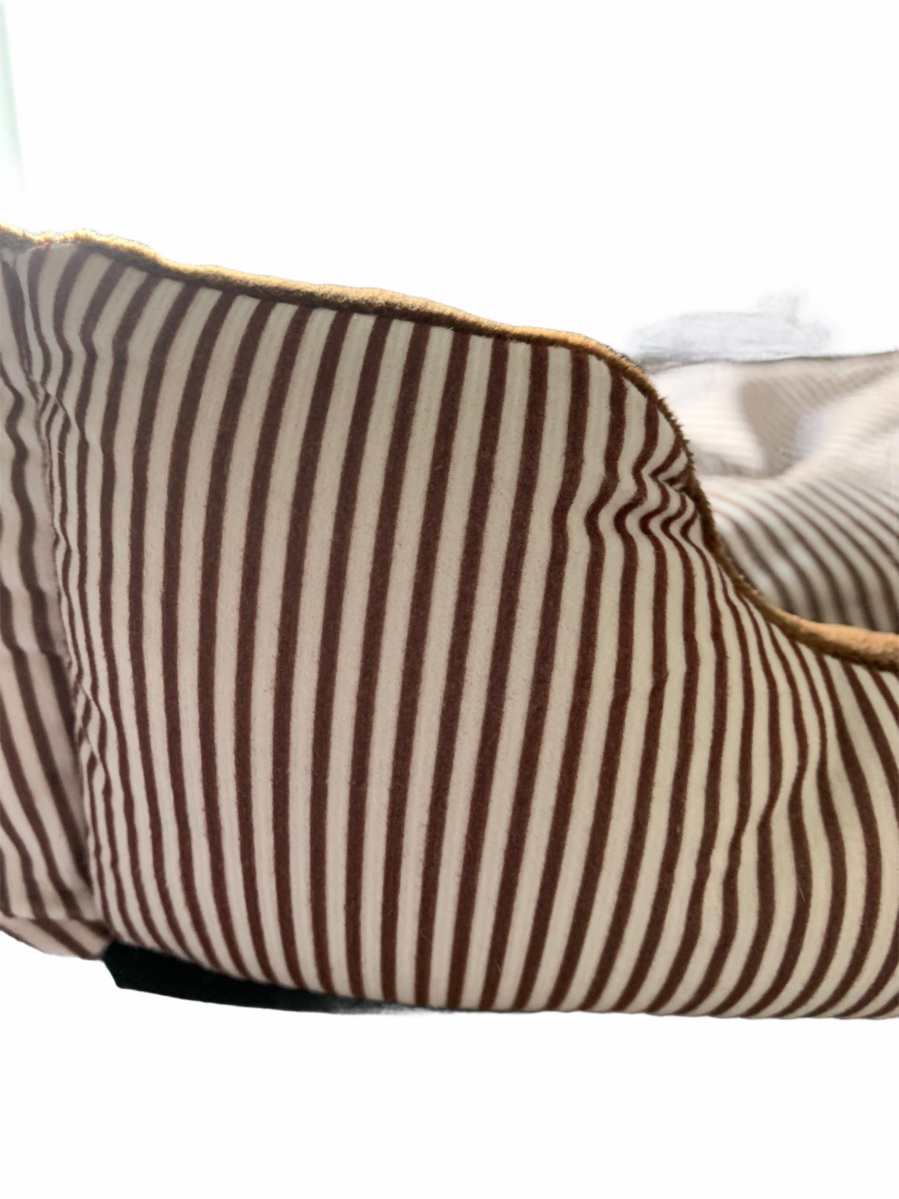 Striped pattern dog bed