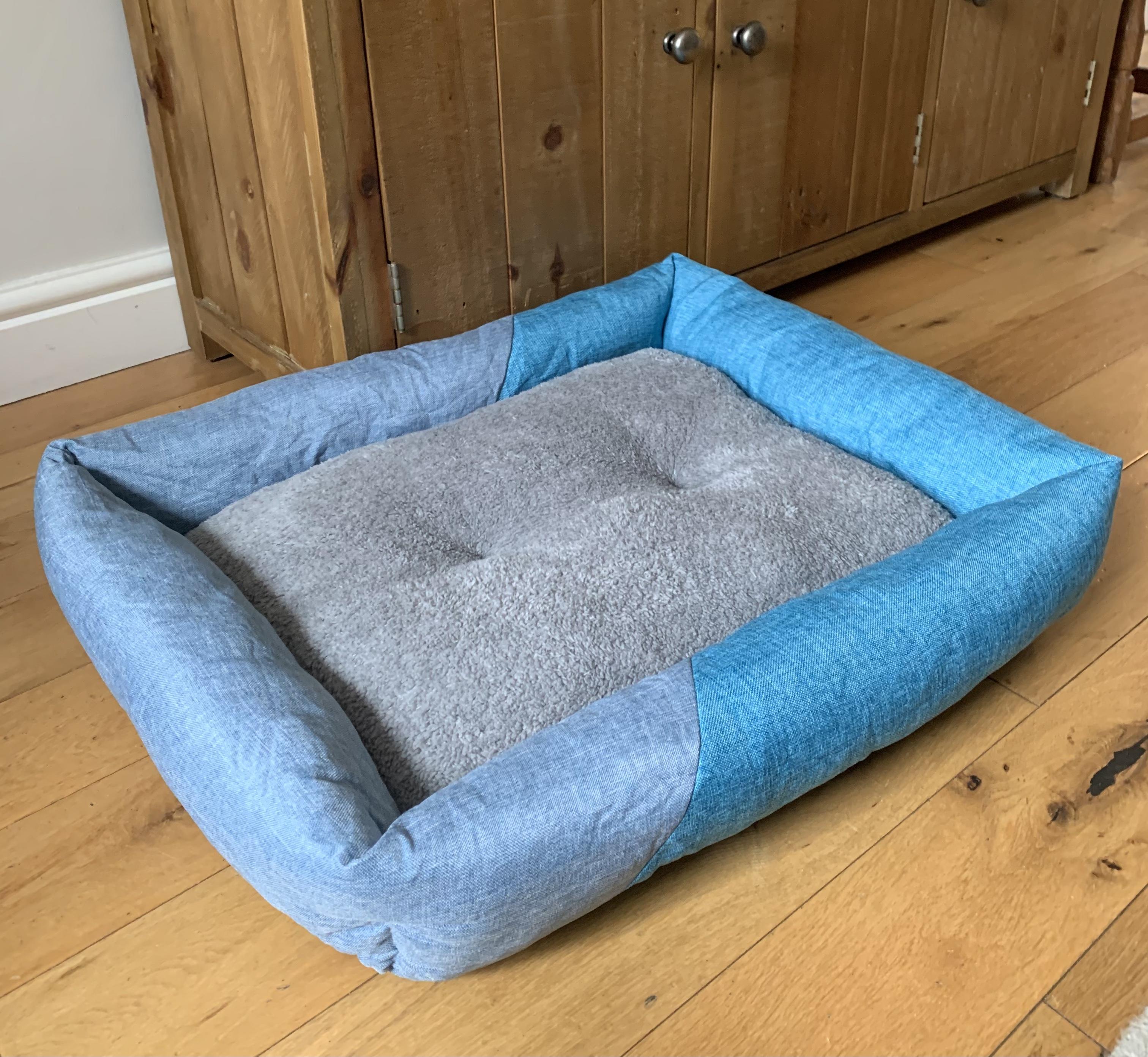 Anti-anxiety puppy bed on wooden floor