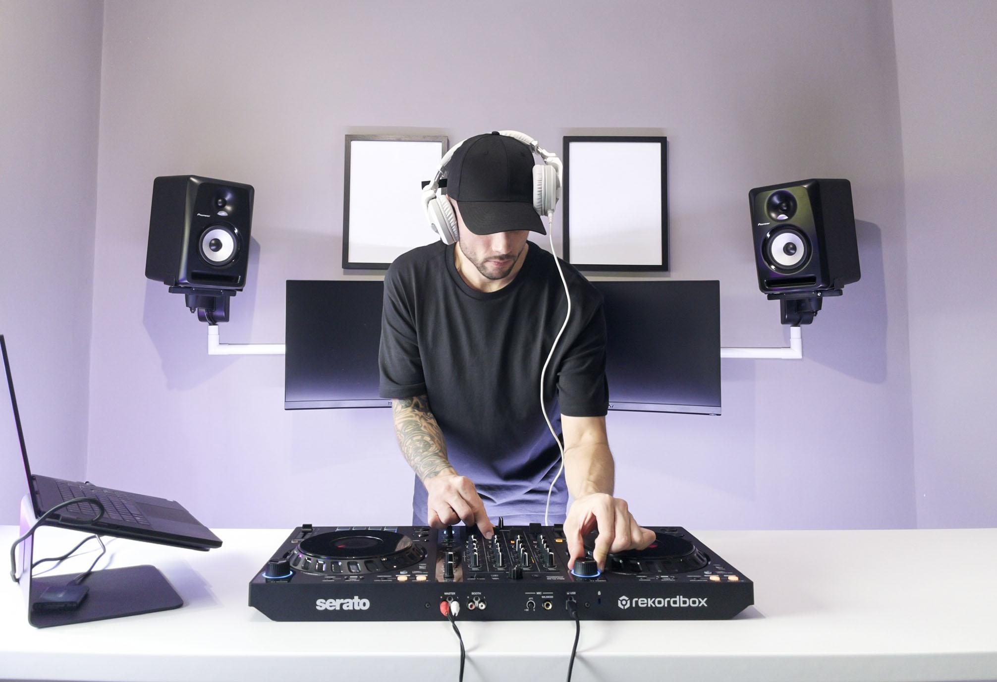 Pioneer DJ DDJ-FLX6 Lifestyle 1