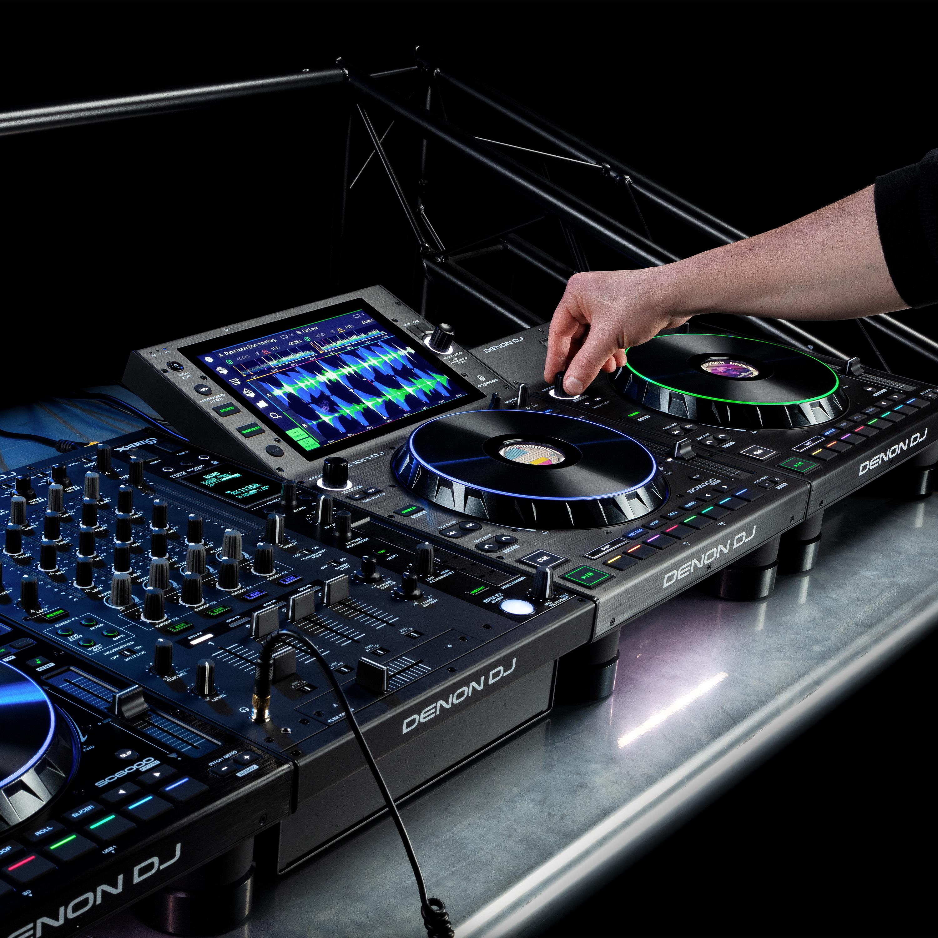 Denon DJ LC6000 Lifestyle 3