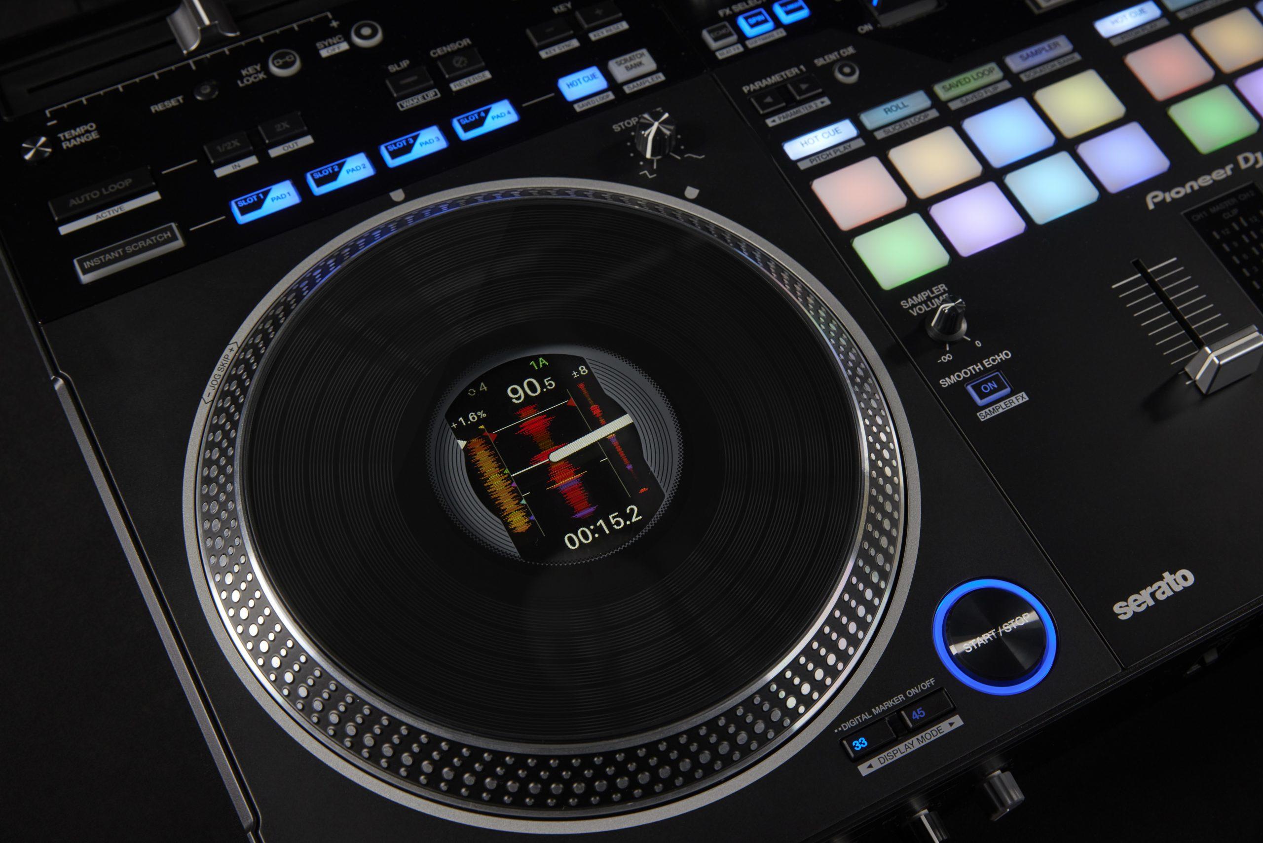 Pioneer DJ DDJ-REV7 Lifestyle 2