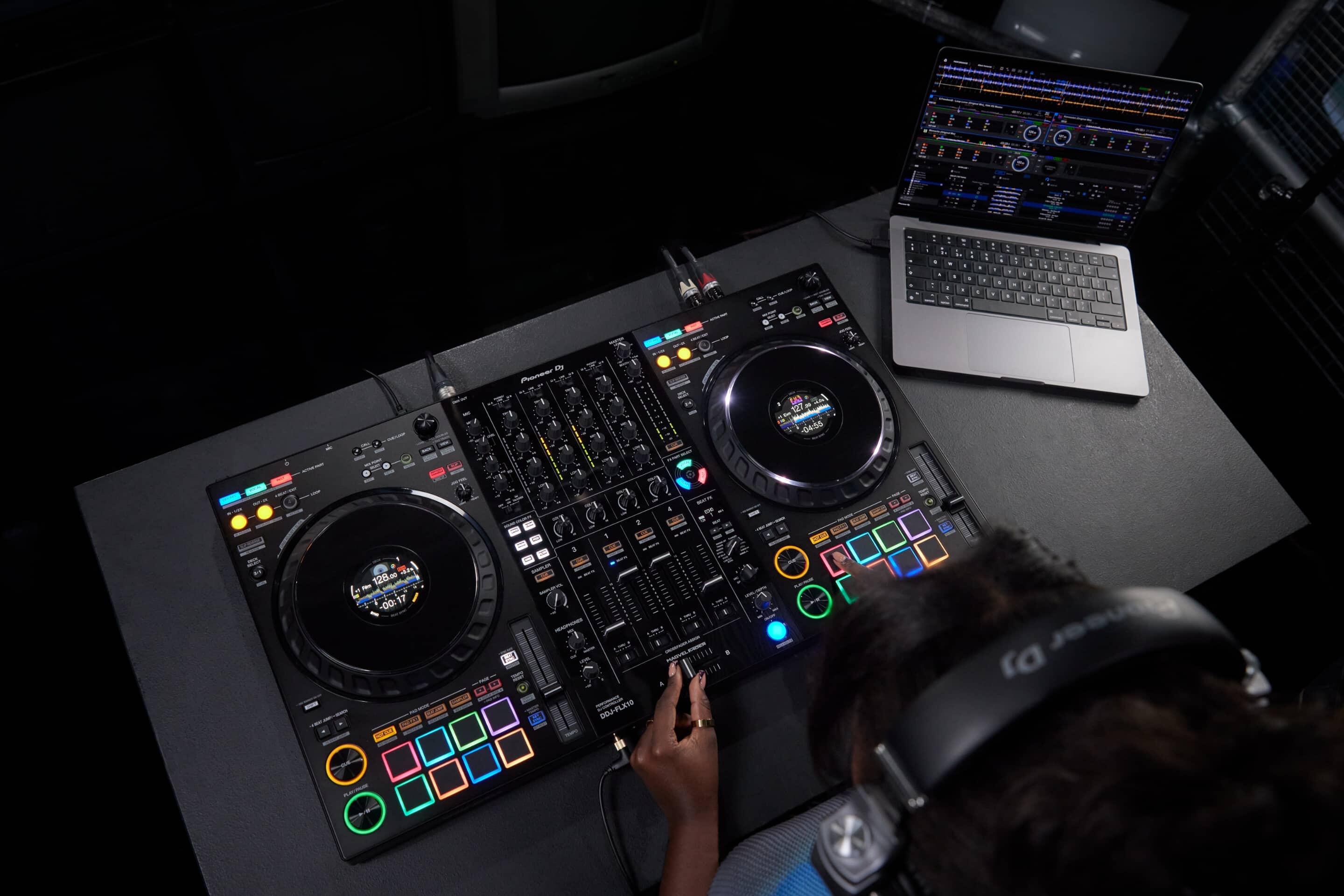Pioneer DJ DDJ-FLX10 lifestyle 3