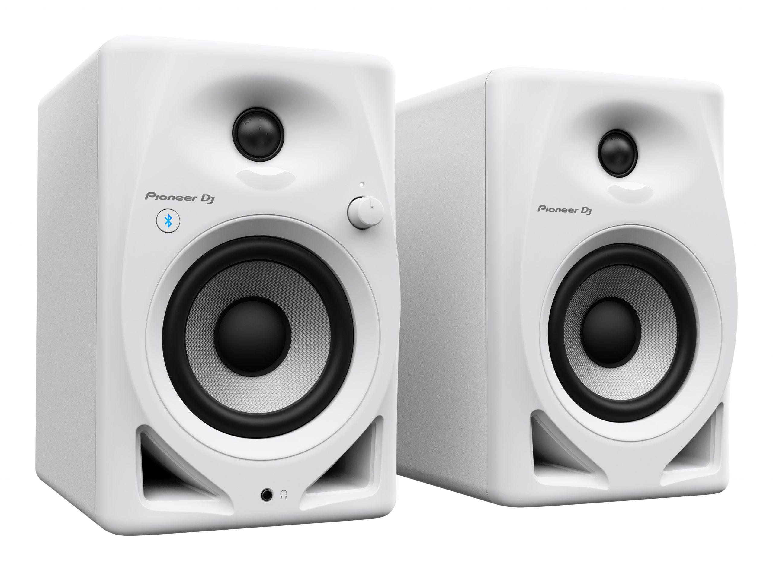 Pioneer DJ DM-40D-BTW speakers angle