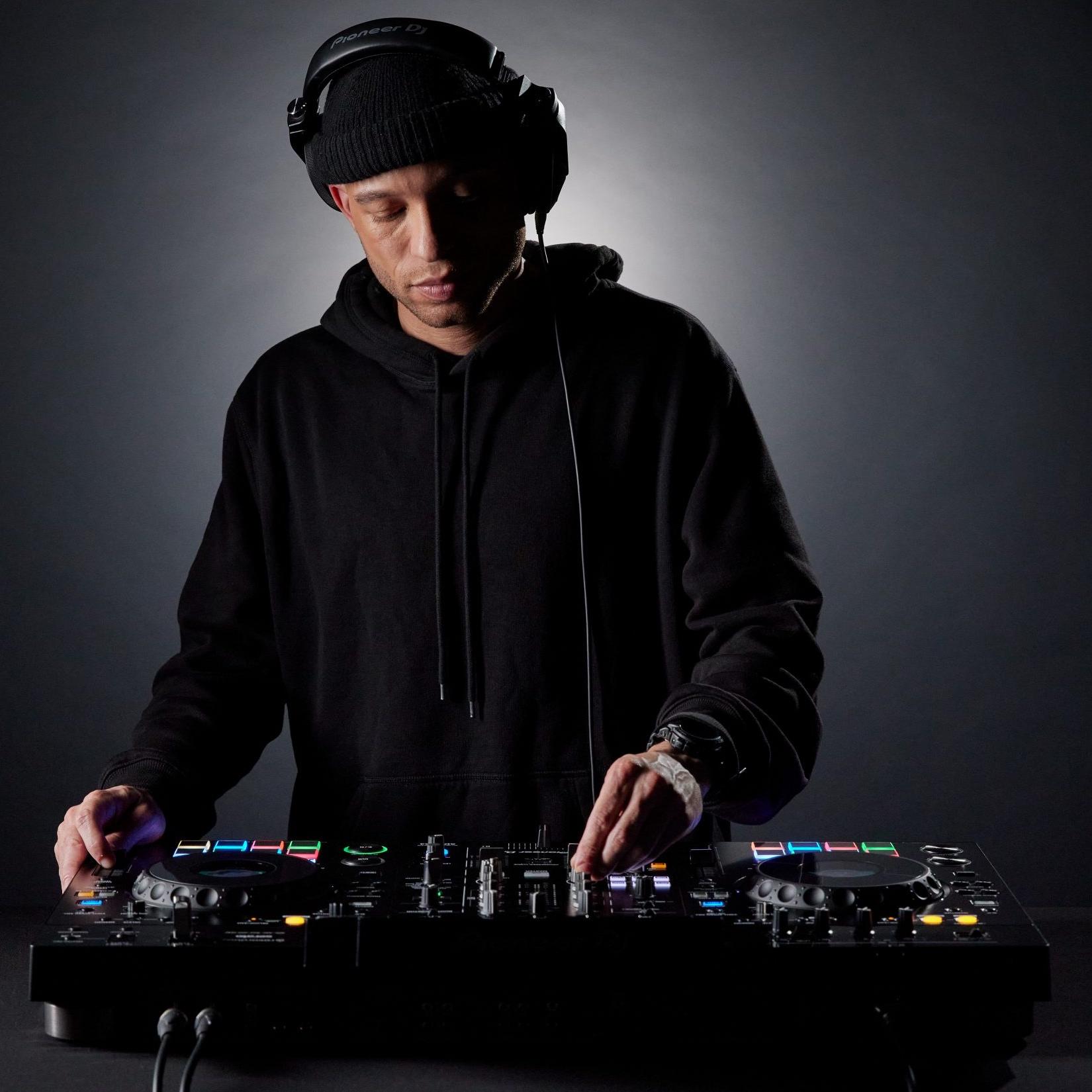 Pioneer DJ XDJ-RX3 lifestyle 2