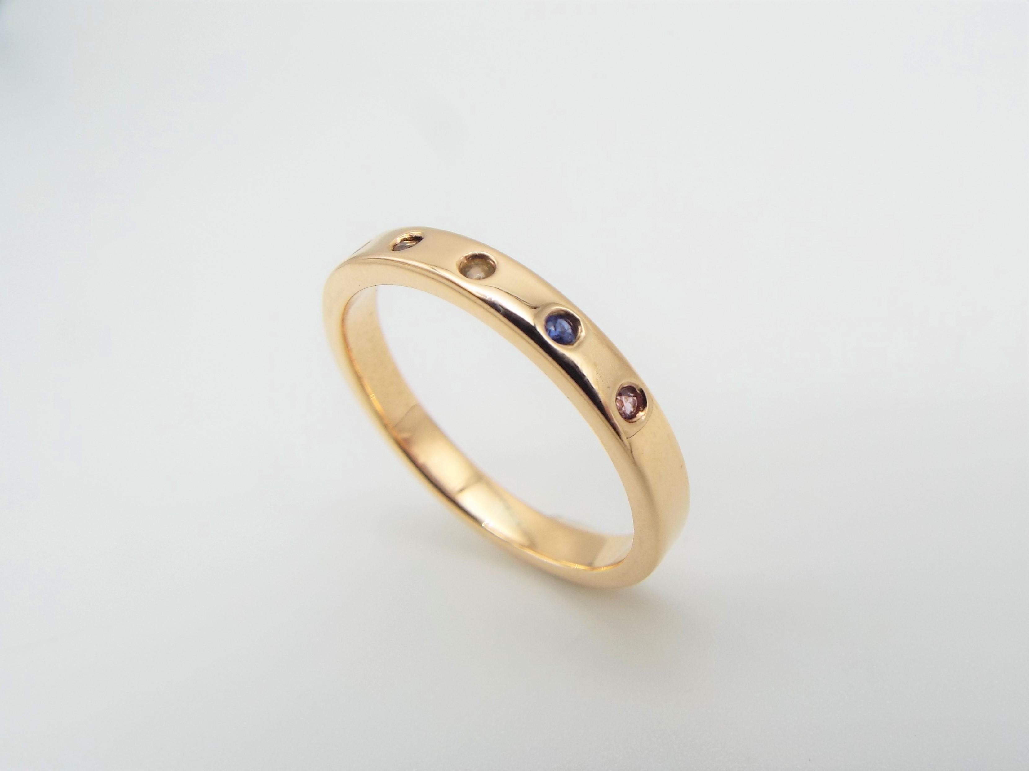 gold ring with sapphire gemstones