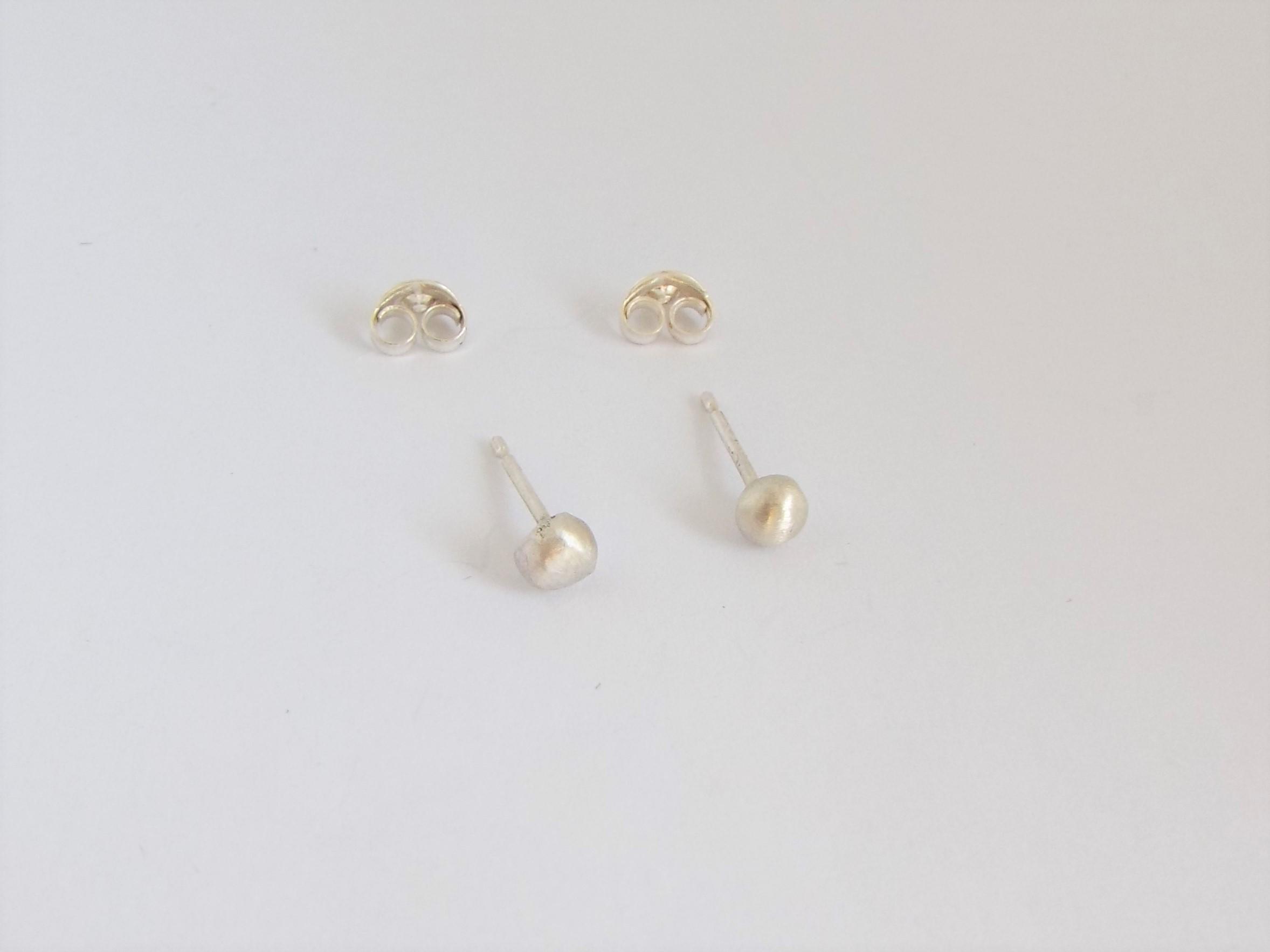 recyled silver stud earrings