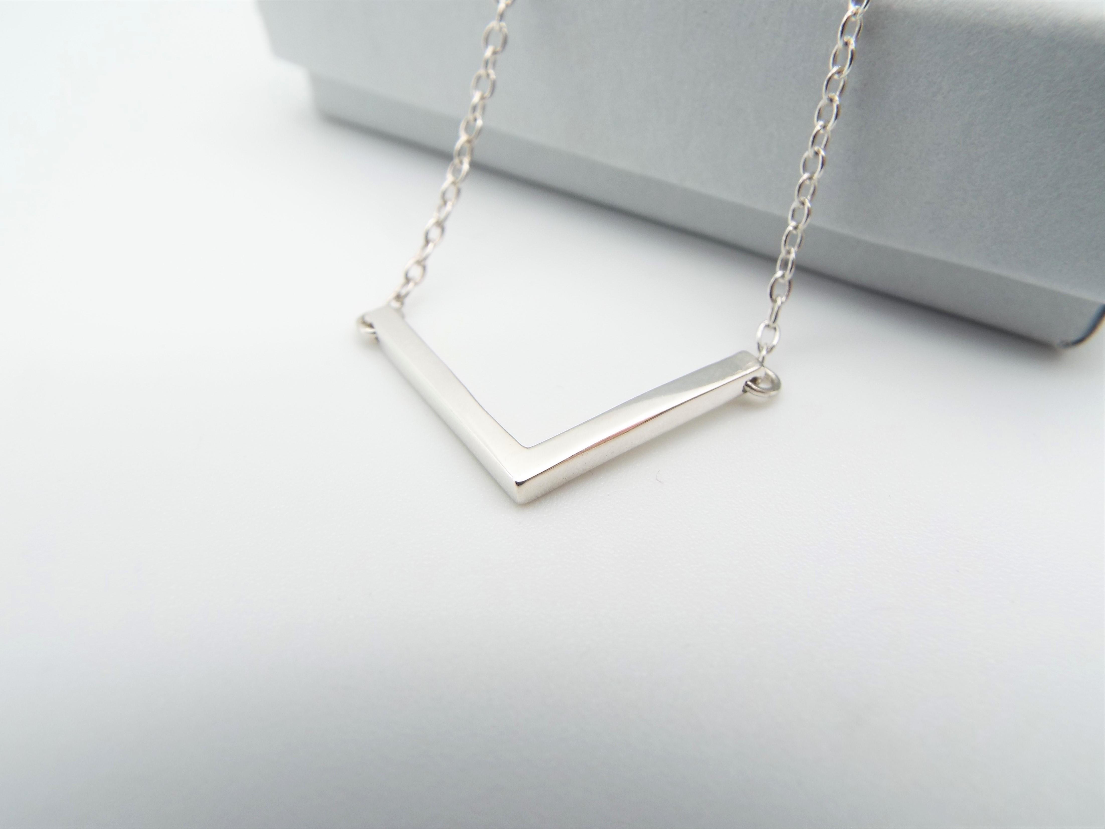 v shaped silver necklace
