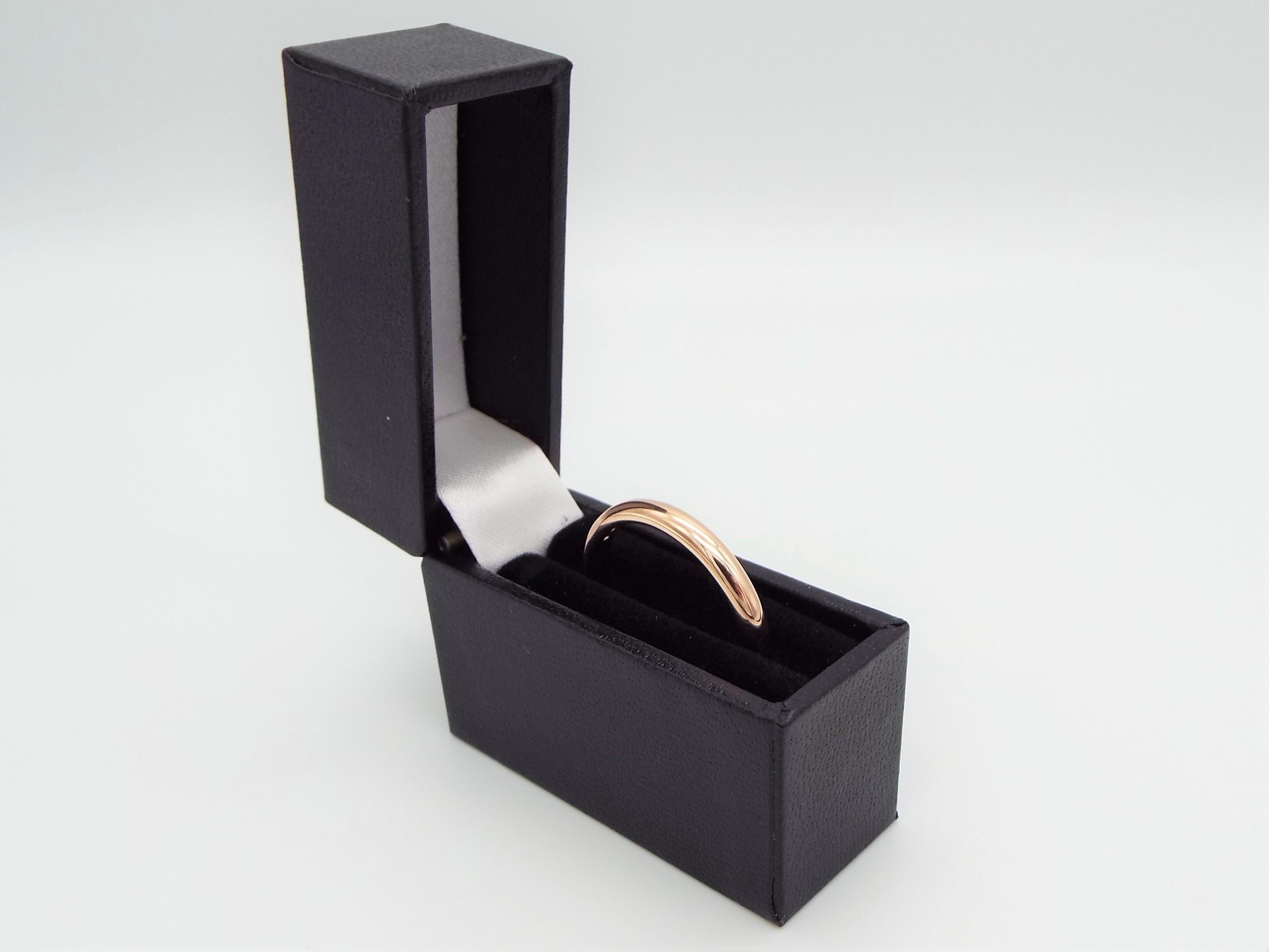 D shaped rose gold wedding ring in a box