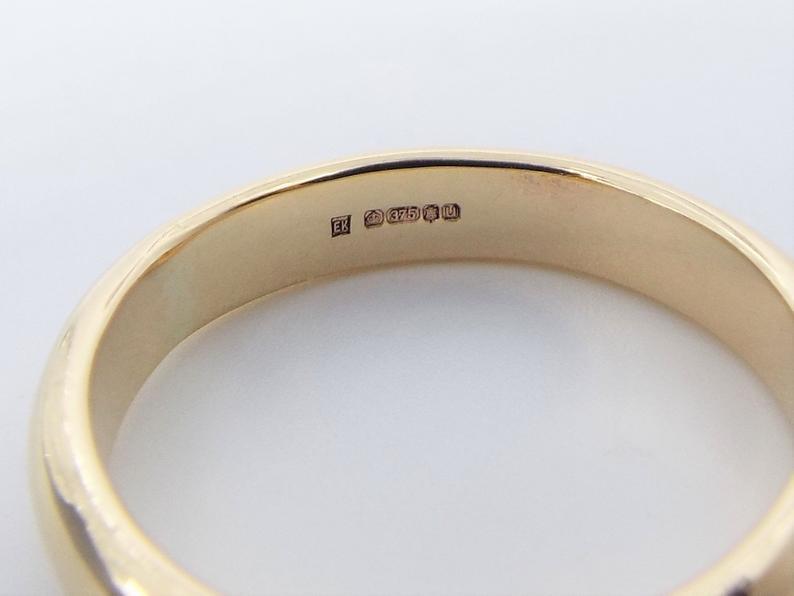 gold wedding ring showing hallmark
